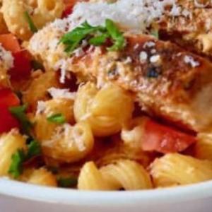 Spicy Chicken Cavatappi Alfredo for 10